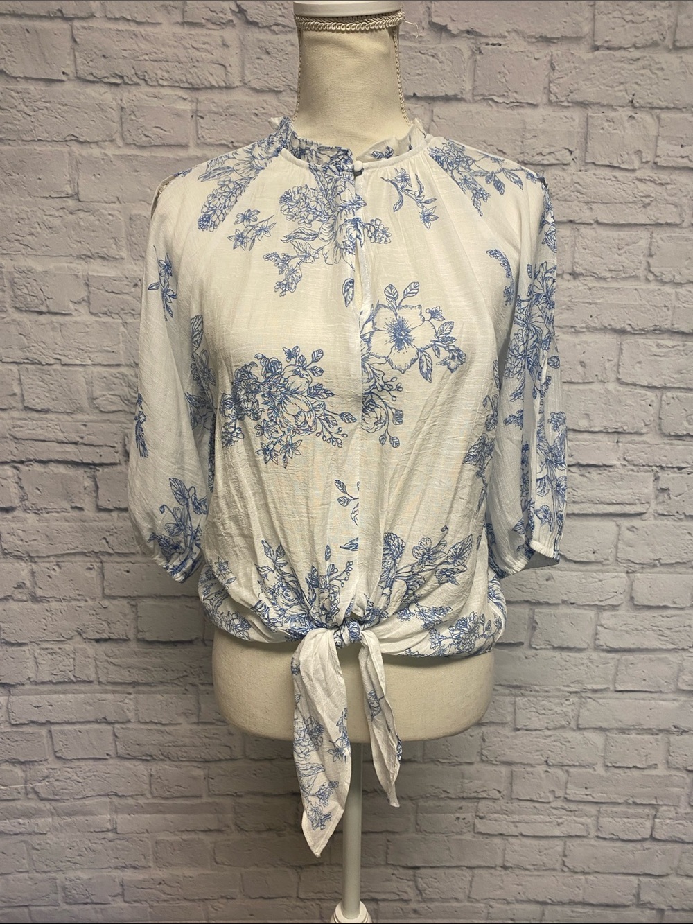C by One Cold Shoulder Tie-Front Floral Blouse Size Small